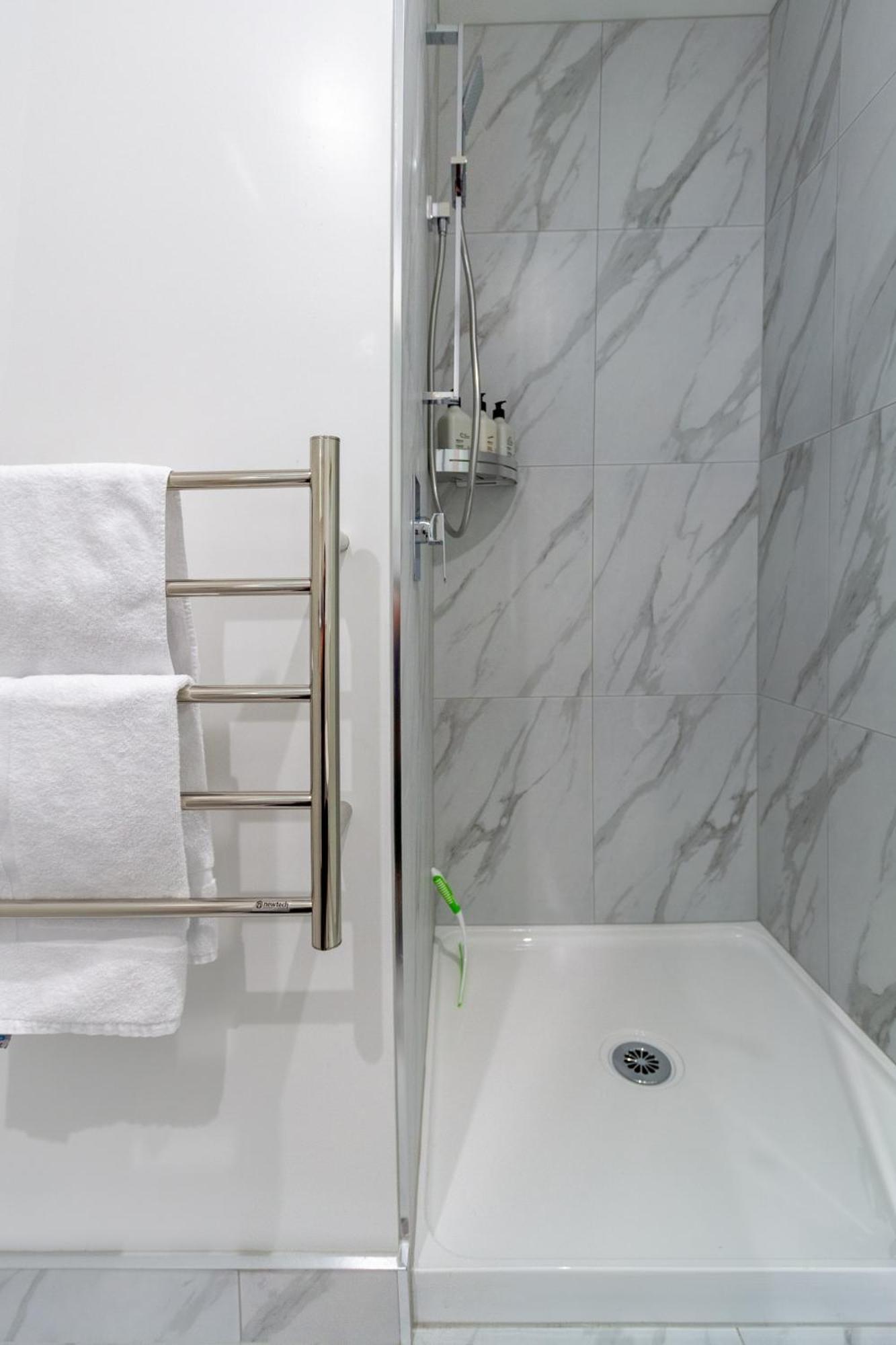 Modern City Lifestyle: 2 Bedroom 1 Bath ไครสต์เชิร์ช ภายนอก รูปภาพ